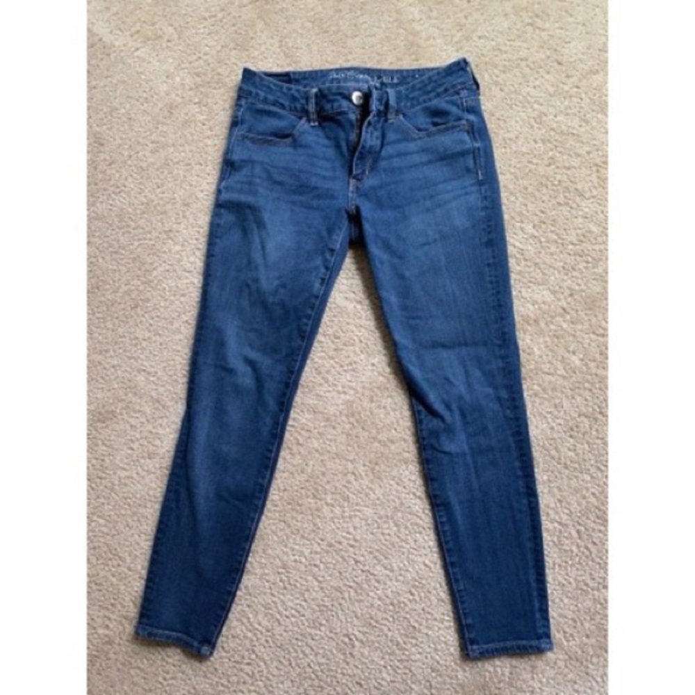 American Eagle size 6 short jeans